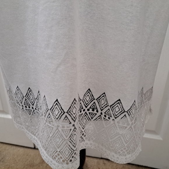 Ruby Road White Top With Laser Cutouts    Size M - Picture 6 of 12